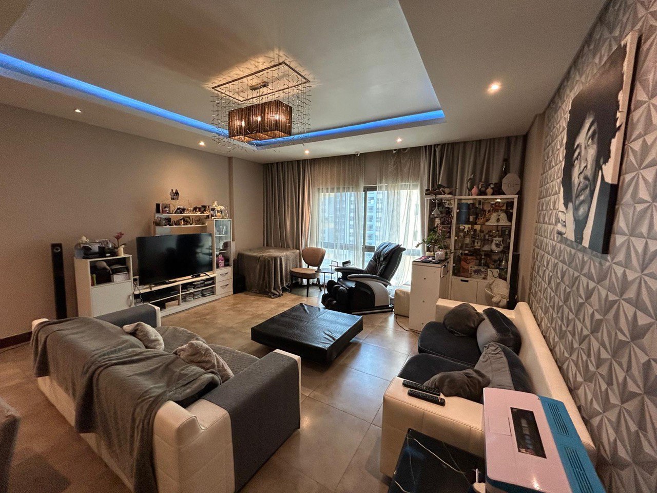 Spacious Luxury 2-Bedroom Residence with a Signature Gourmet Kitchen – Slide 8