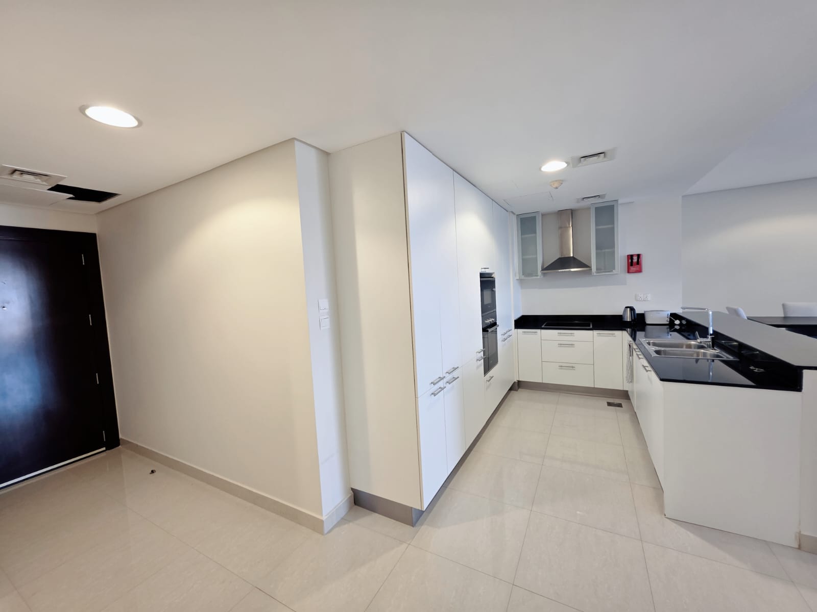 AMAZING BALCONY PET FREE NEW APARTMENT & FURNITURE  – Slide 6