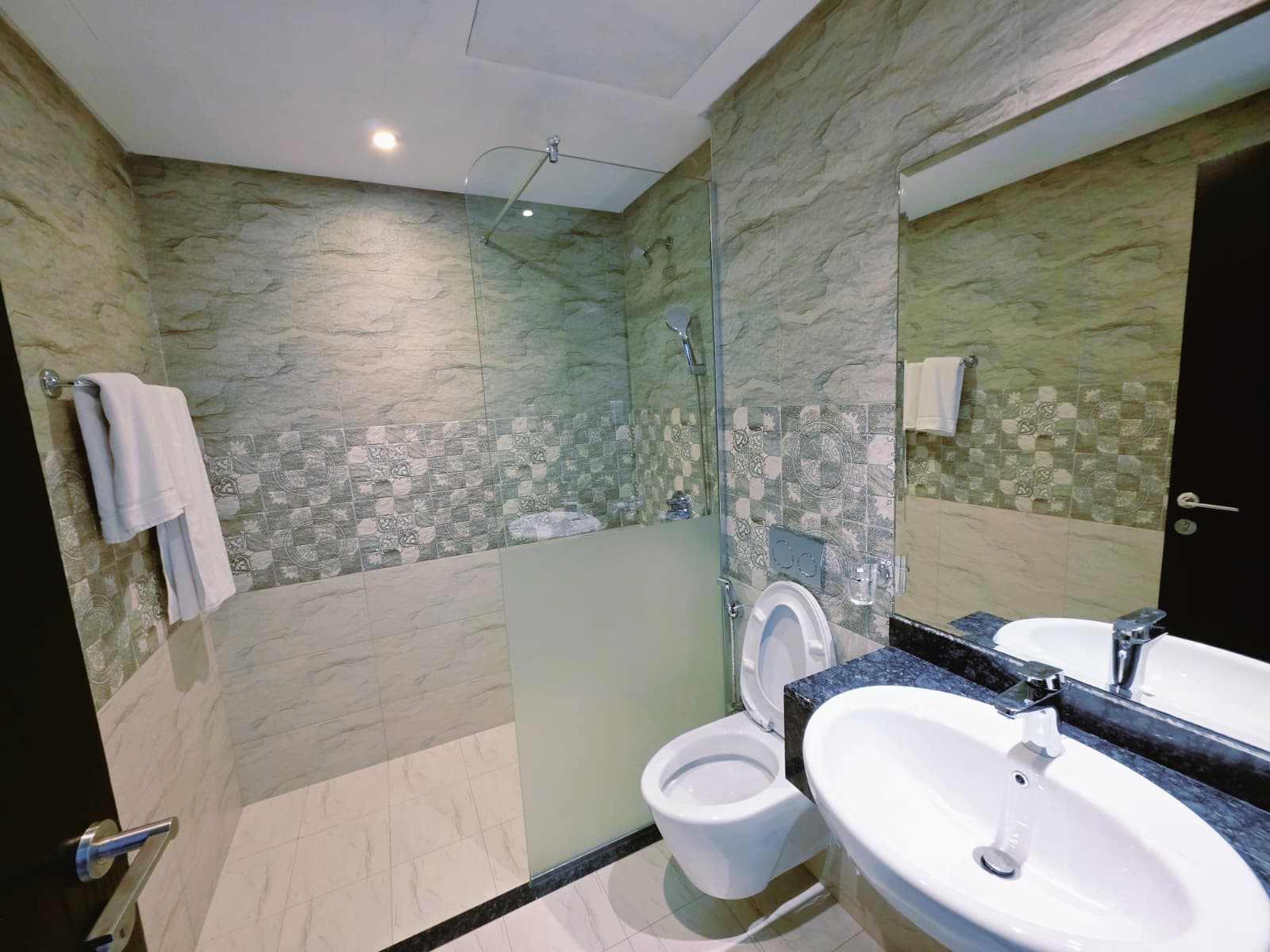 AFFORDABLE NEW FURNITURE KIDS PLAY TENNISS COURT CINEMA HALL  – Slide 3