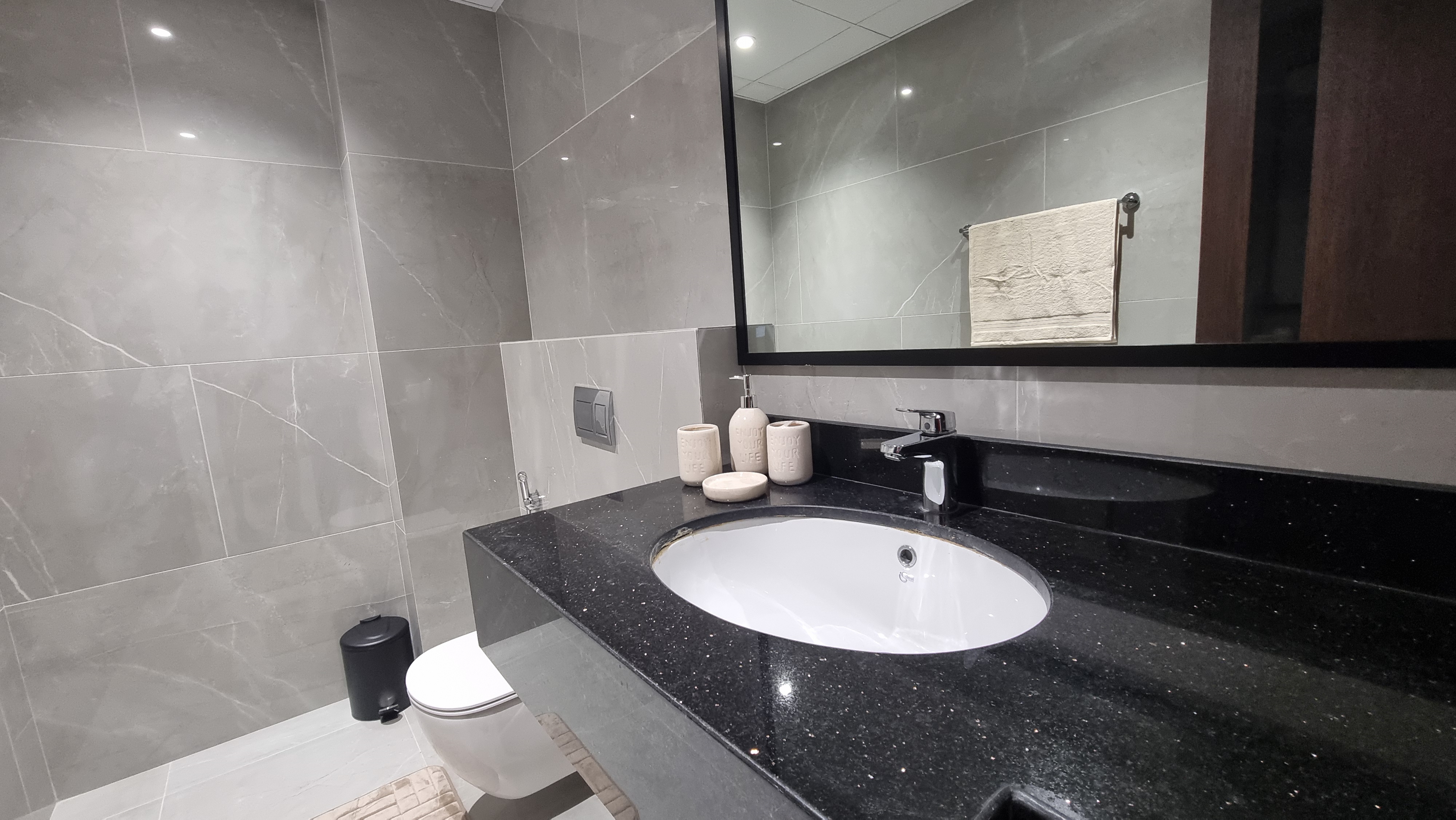 Sea and Marina Views / Closed Kitchen / Modern Finishing – Slide 8