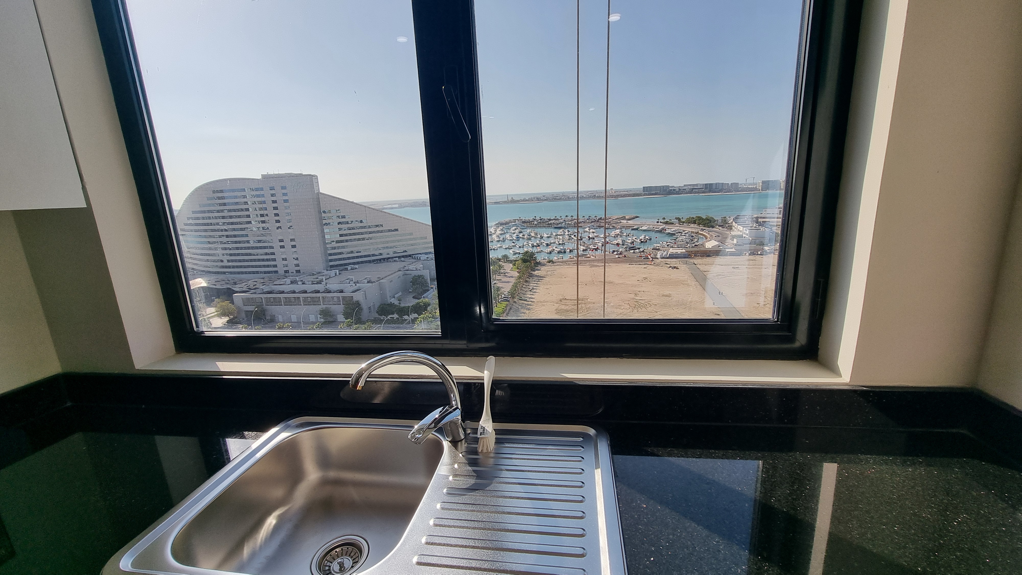 Sea and Marina Views / Closed Kitchen / Modern Finishing – Slide 9