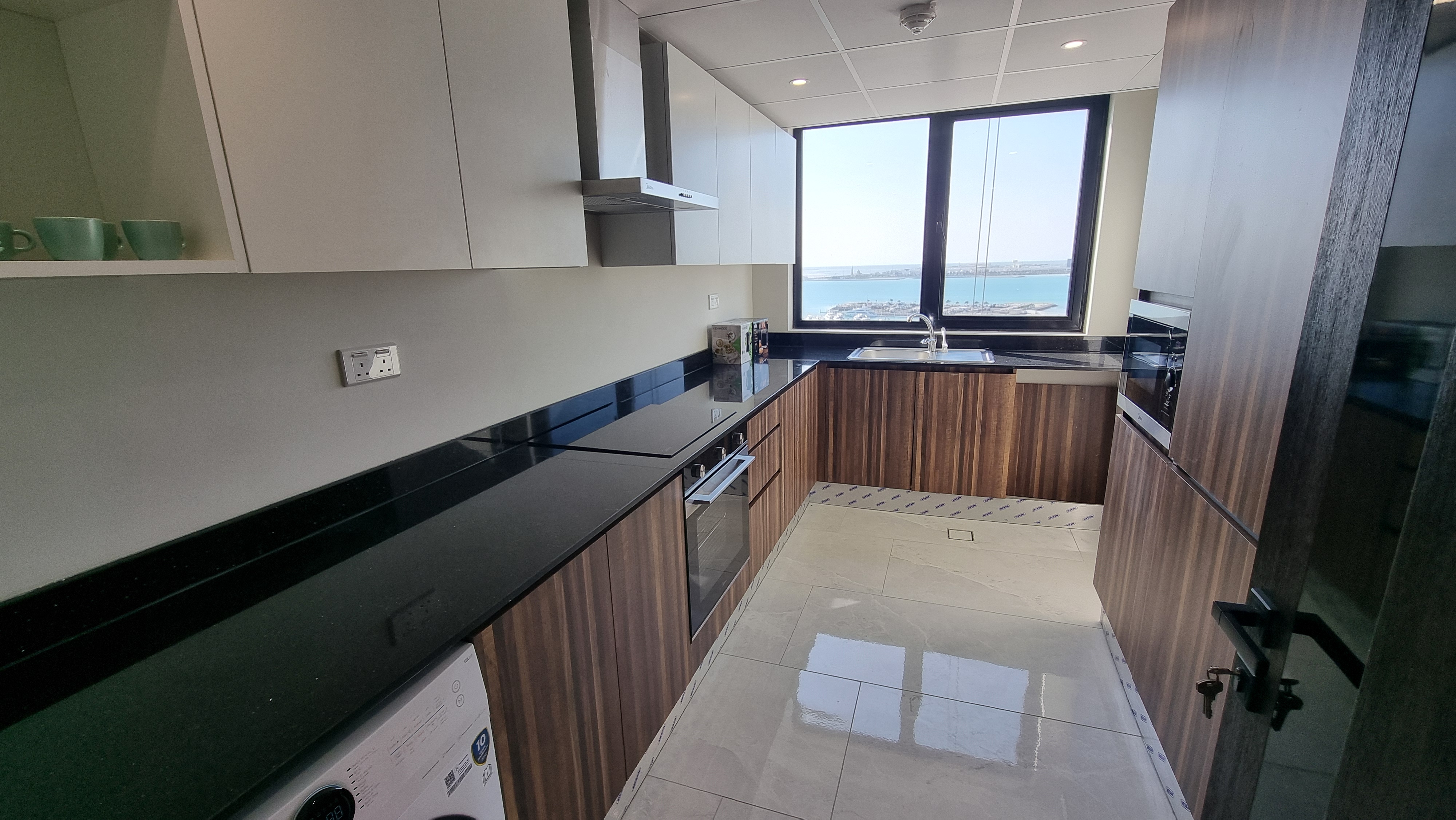 Sea and Marina Views / Closed Kitchen / Modern Finishing – Slide 11