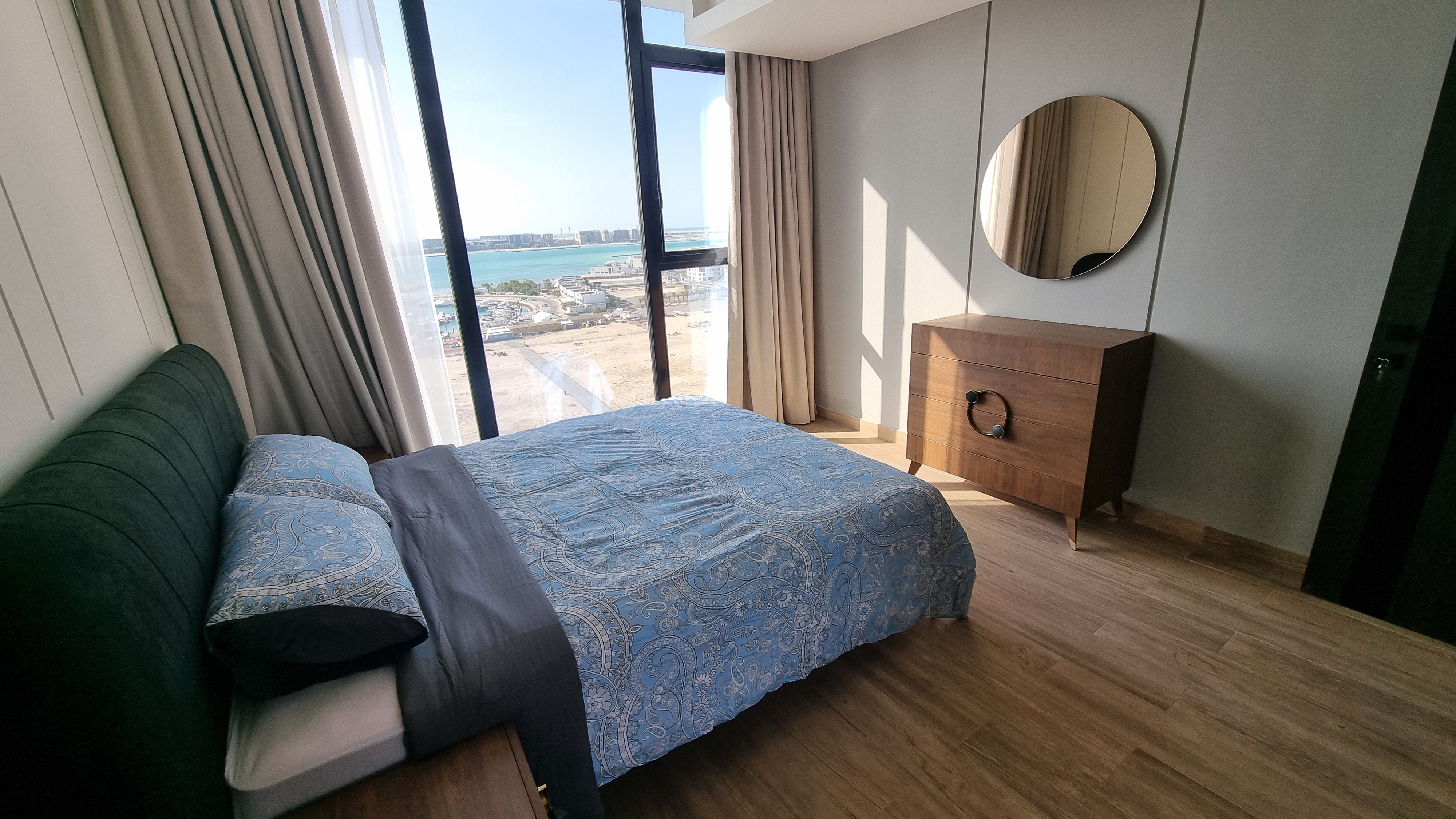 Sea and Marina Views / Closed Kitchen / Modern Finishing – Slide 13