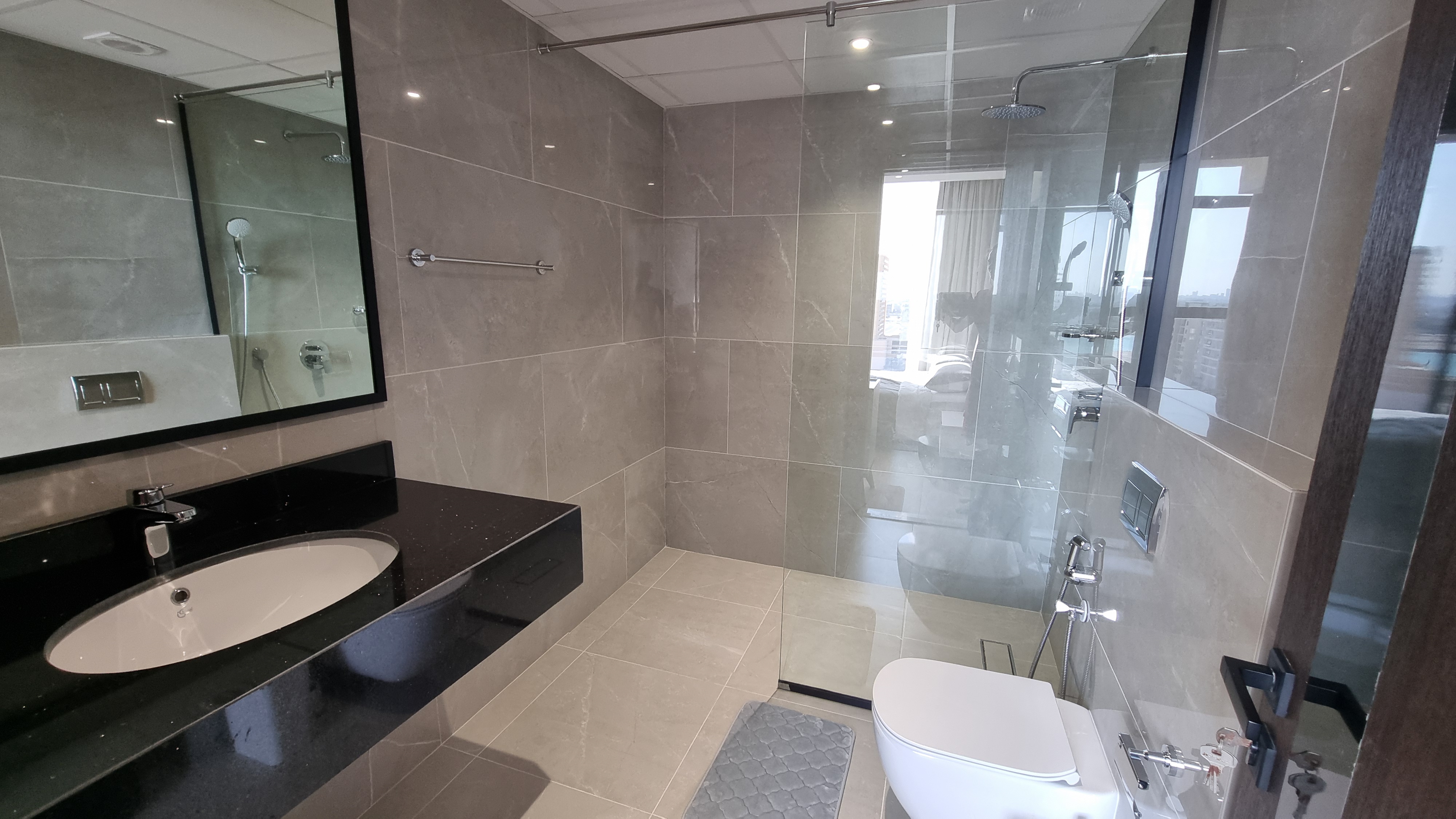 Sea and Marina Views / Closed Kitchen / Modern Finishing – Slide 17