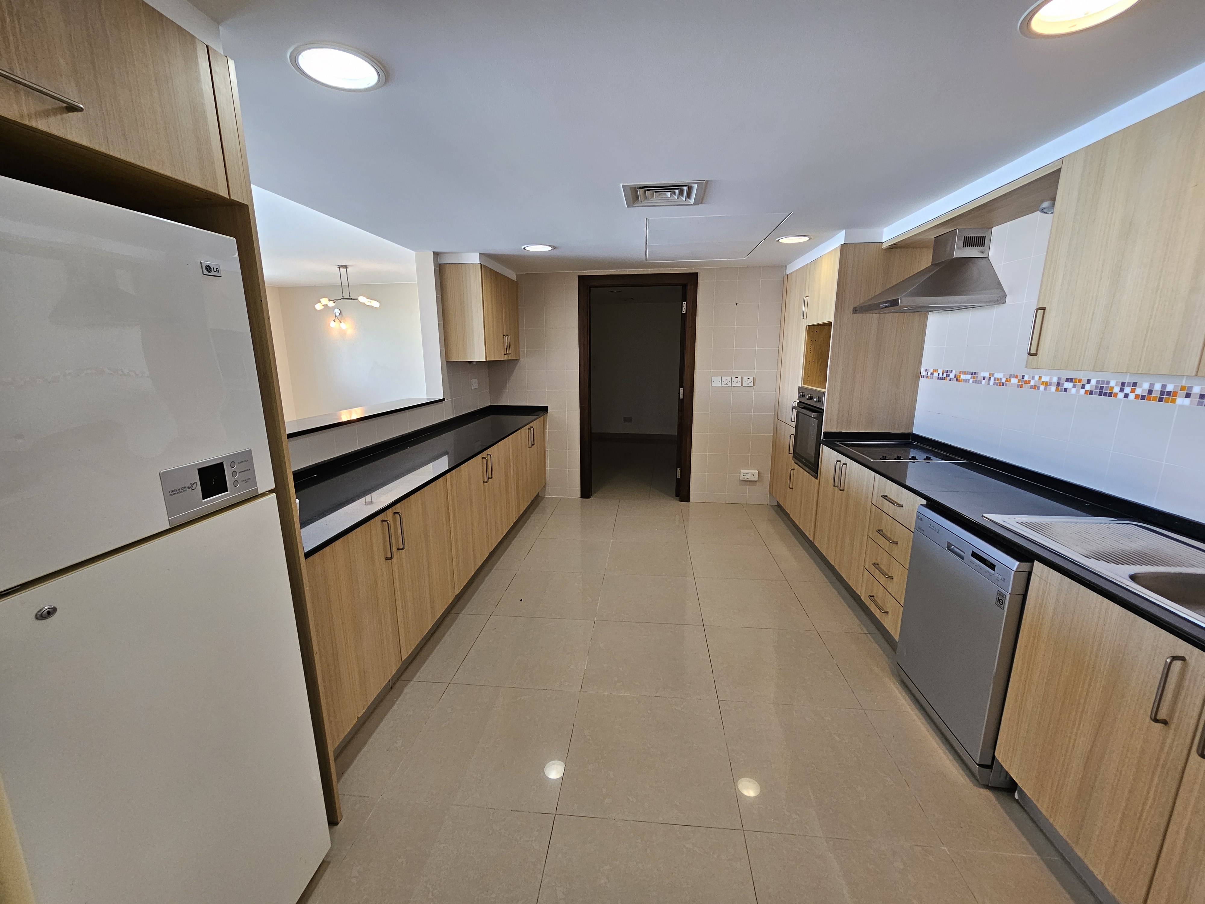 Dream Beachfront Home With a Stunning View, Terraced – Slide 4