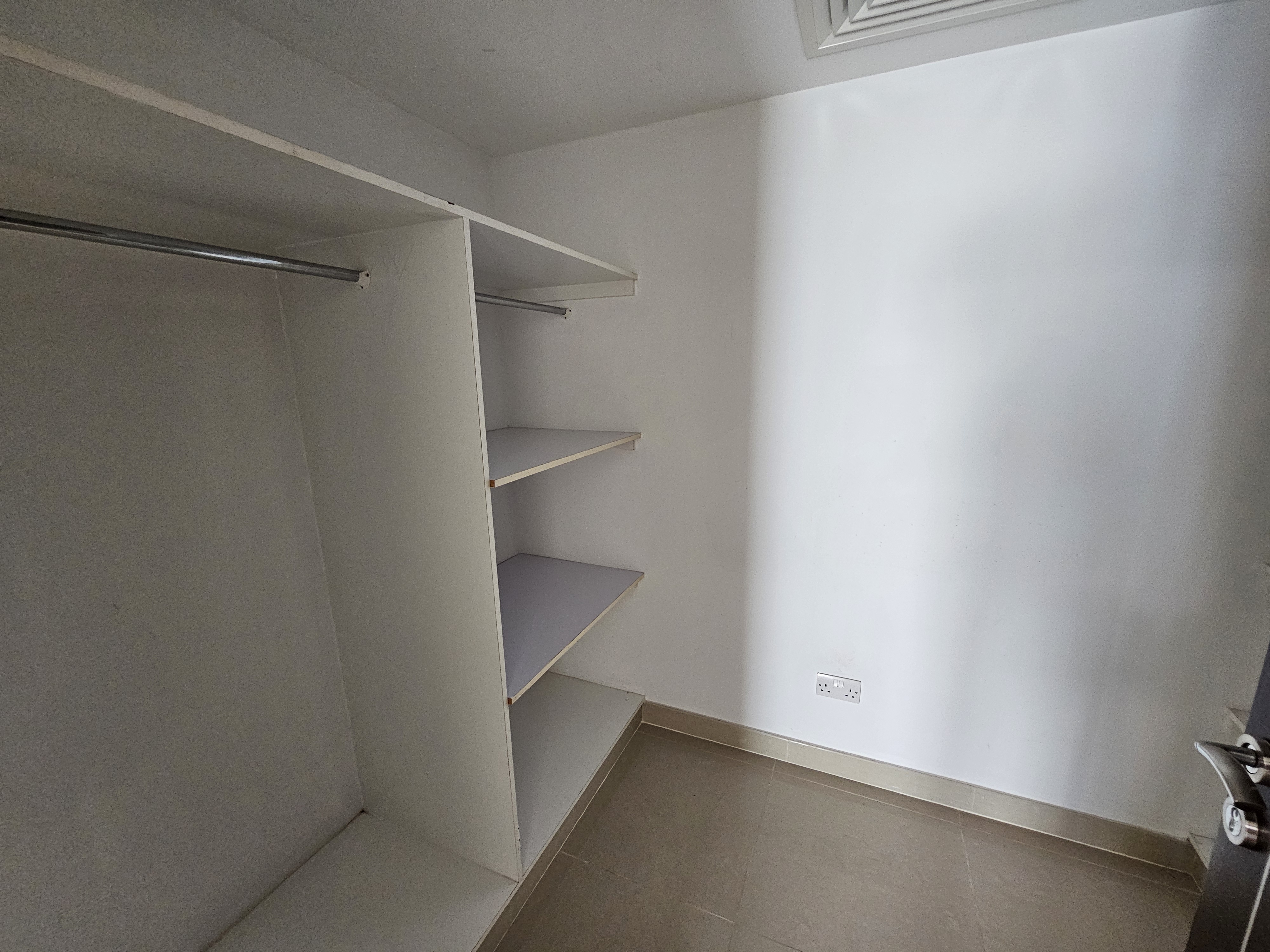 Dream Beachfront Home With a Stunning View, Terraced – Slide 9