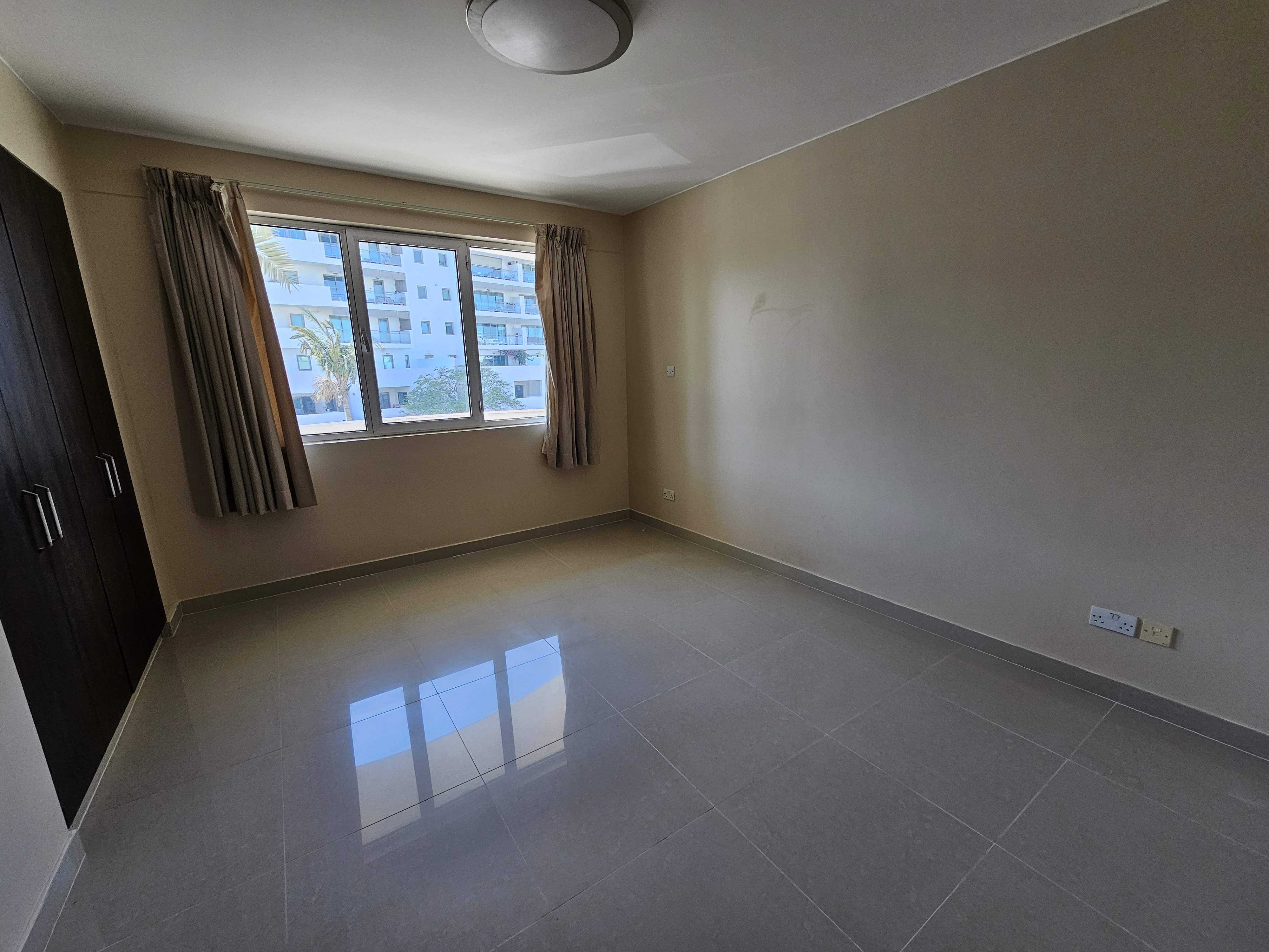 Dream Beachfront Home With a Stunning View, Terraced – Slide 11