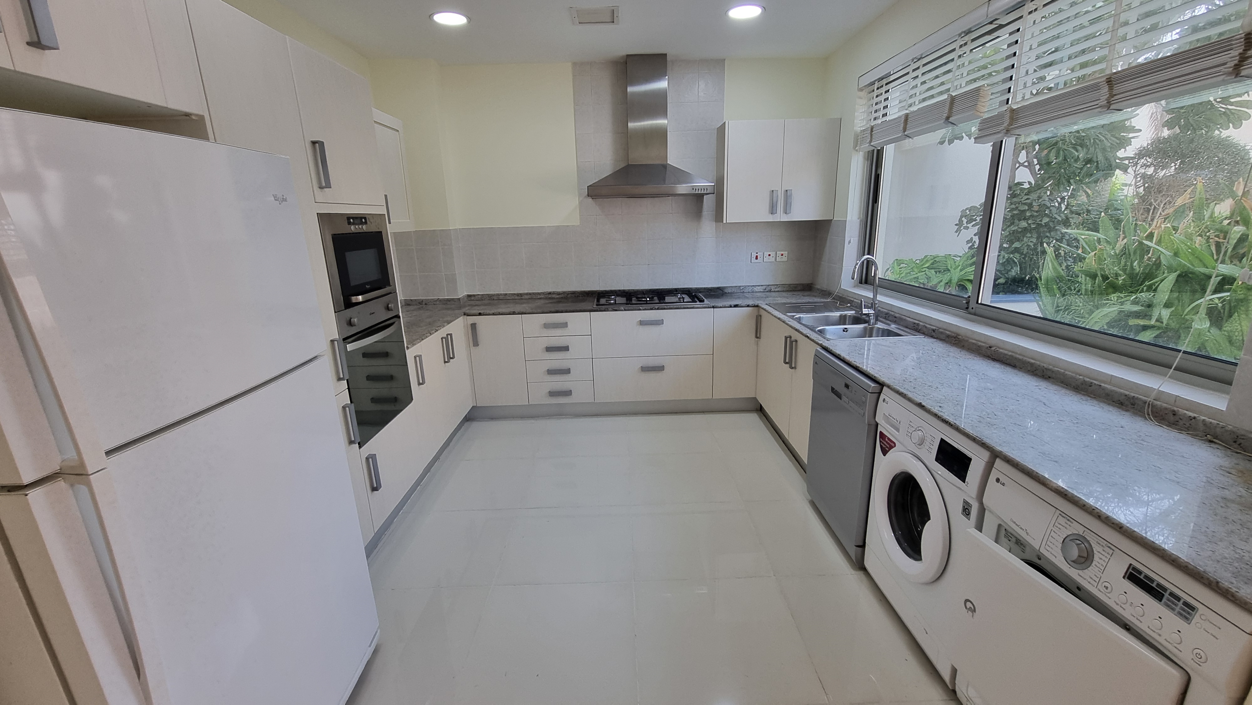 Tranquil Beach Compound with Turquois Views and Swimming Pools – Slide 4