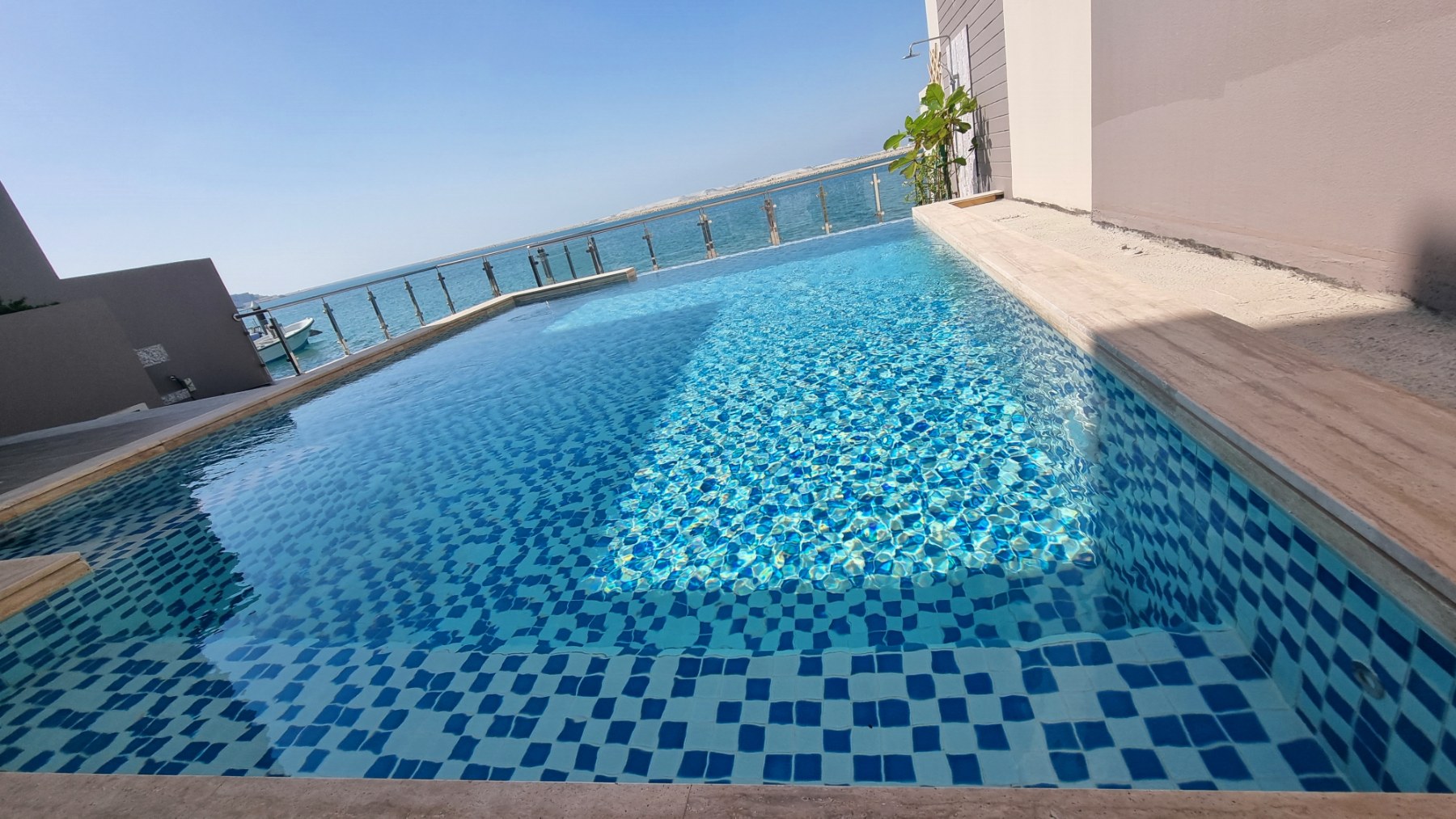 Oceanfront Living/Tranquil/Pool/Gated Community – Slide 1