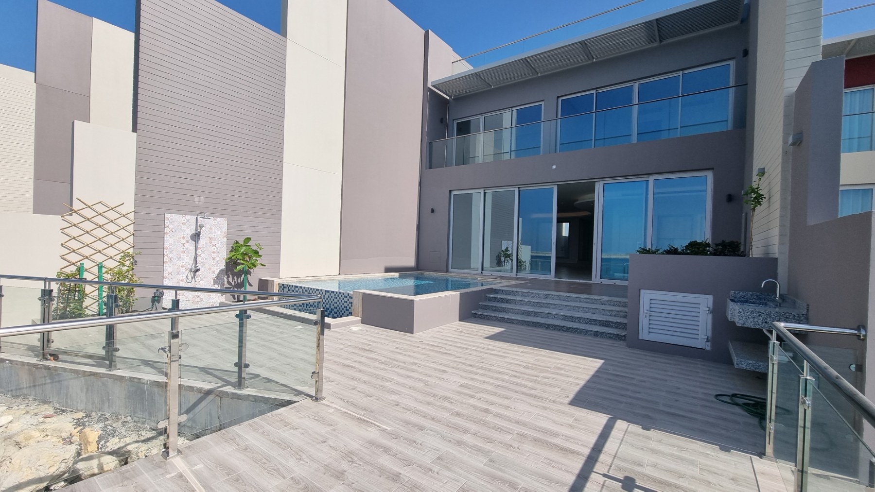 Oceanfront Living/Tranquil/Pool/Gated Community – Slide 3