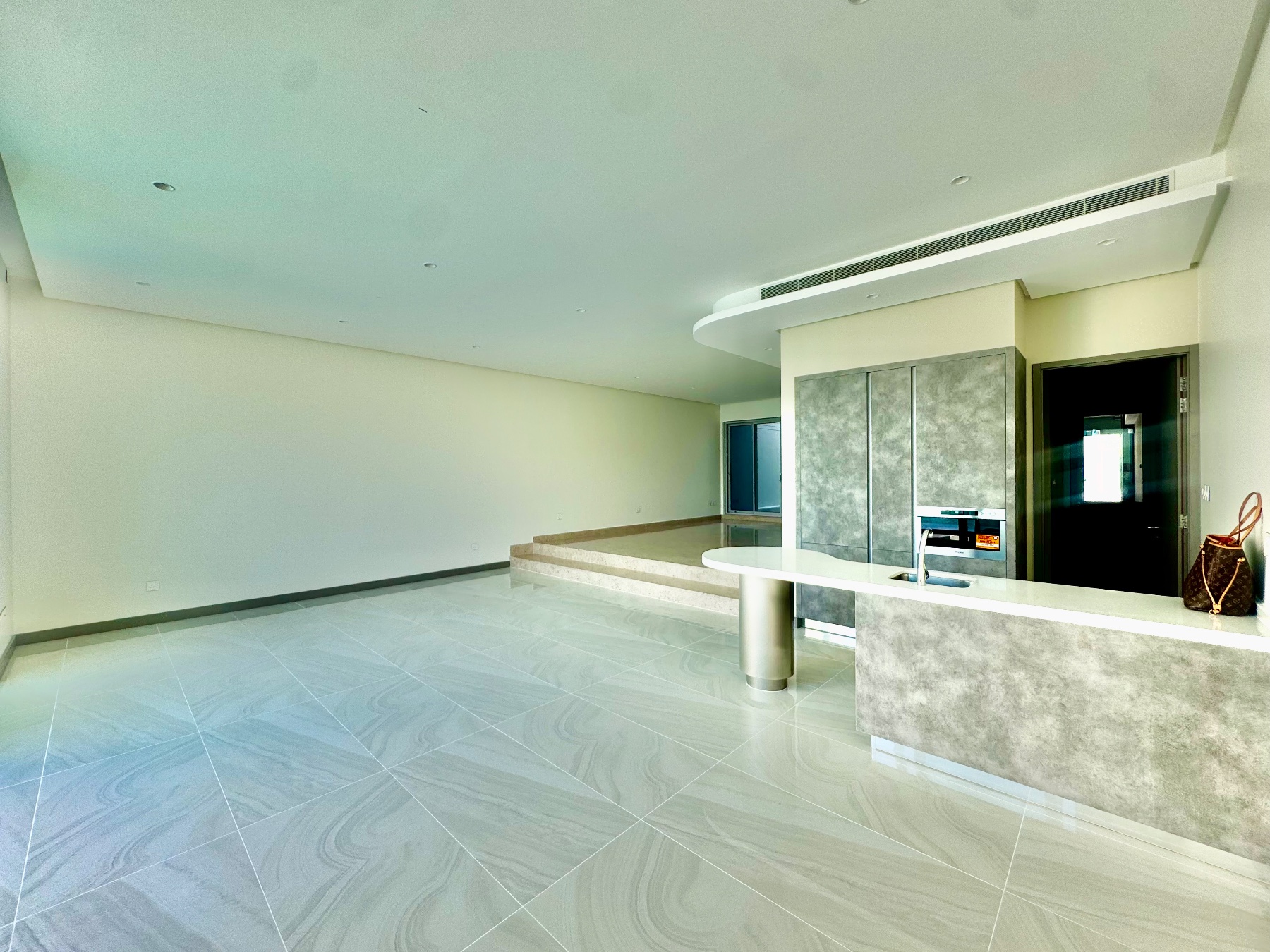 Stunning Waterfront Villa with Private Pool    – Slide 11