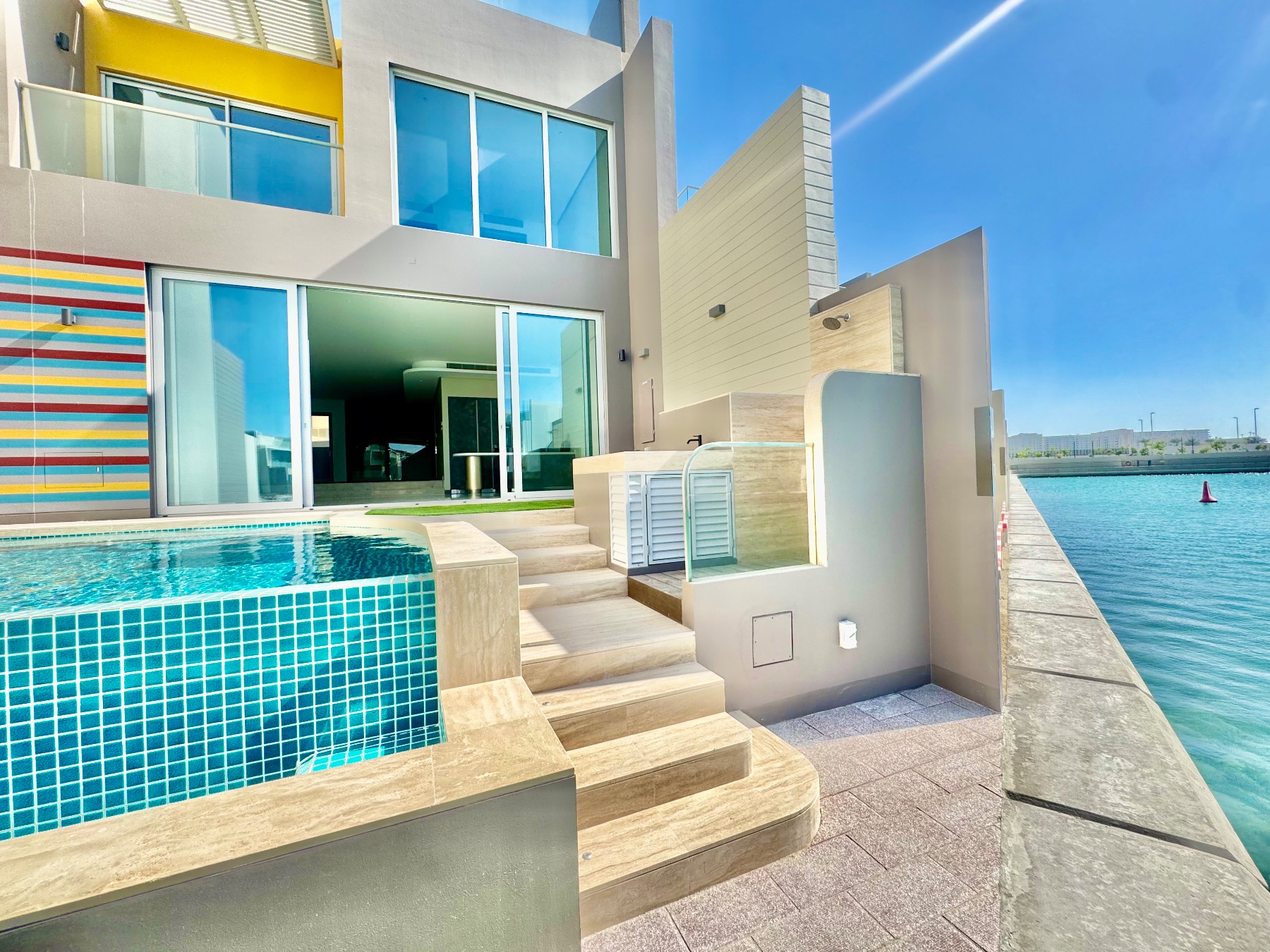 Stunning Waterfront Villa with Private Pool    – Slide 9