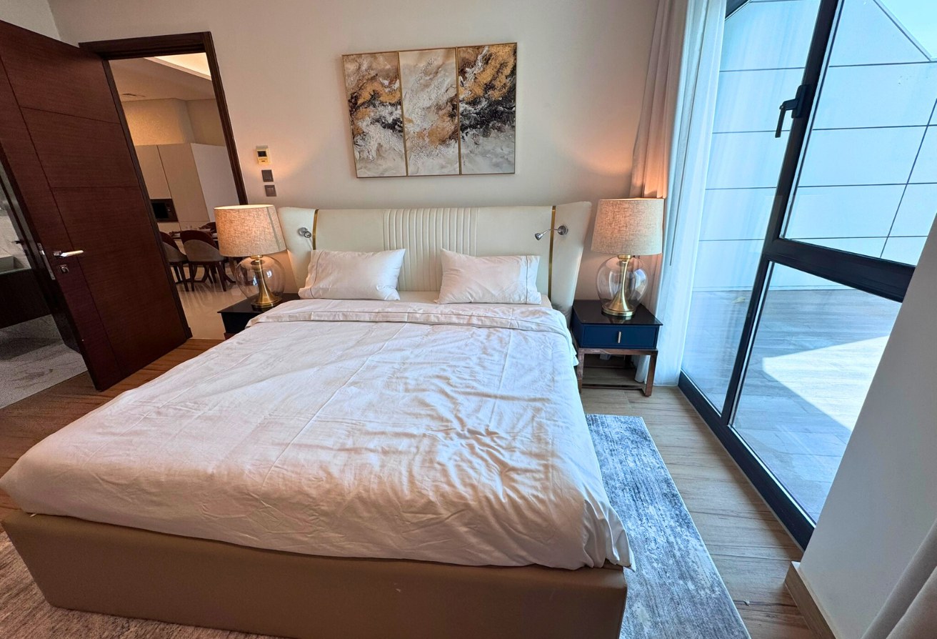 Brand new -Sea/city views - 2 Balconies-Prime area – Slide 7