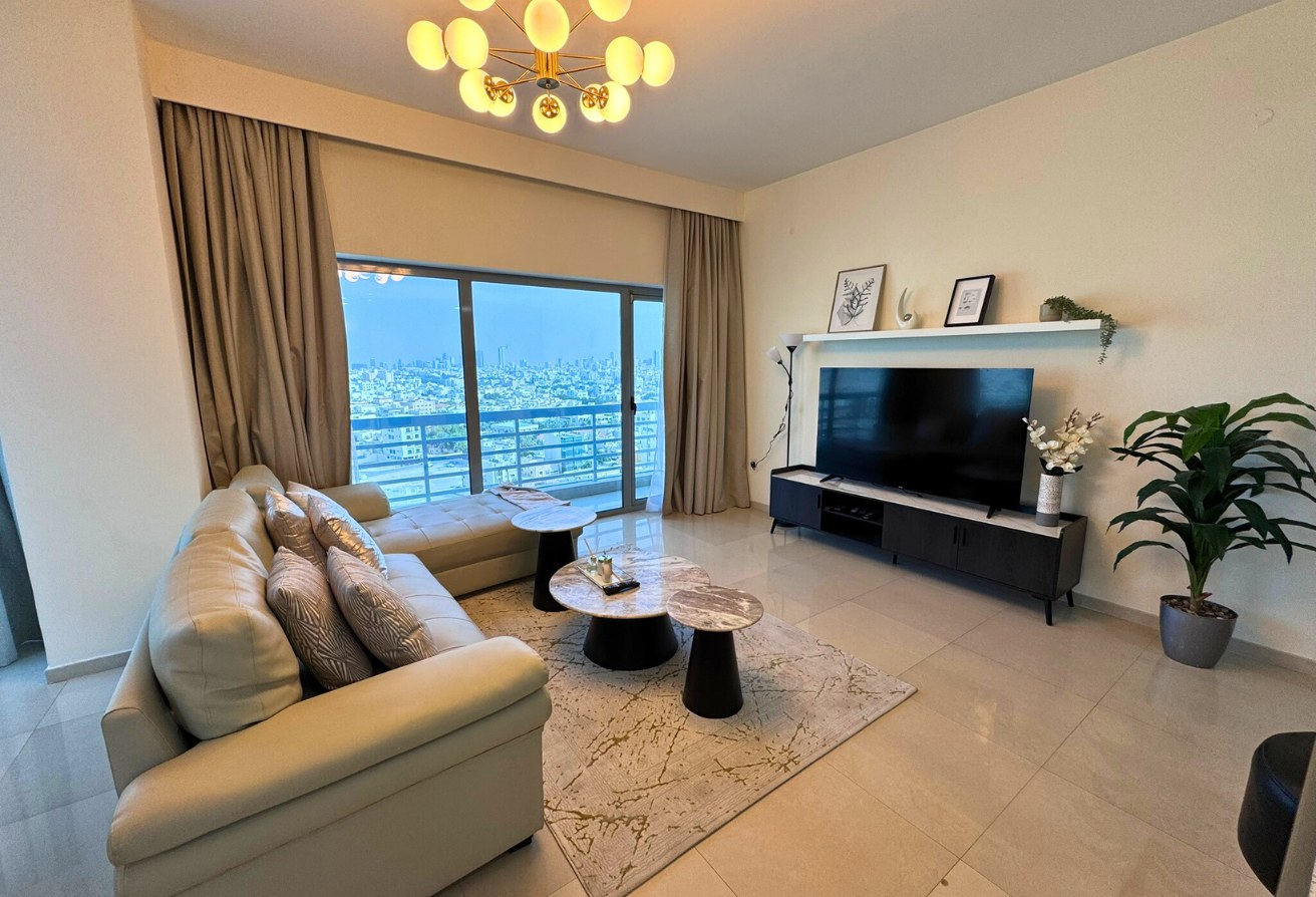 Brand new -Sea/city views - 2 Balconies-Prime area – Slide 2