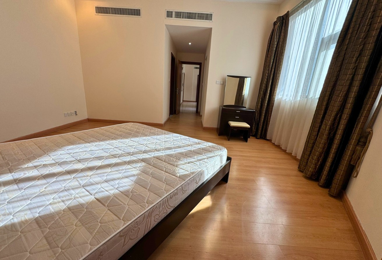 Adjacent highway-Family friendly-Balcony-inclusive – Slide 4