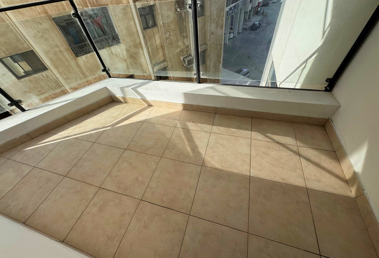 Adjacent highway-Family friendly-Balcony-inclusive – Slide 8