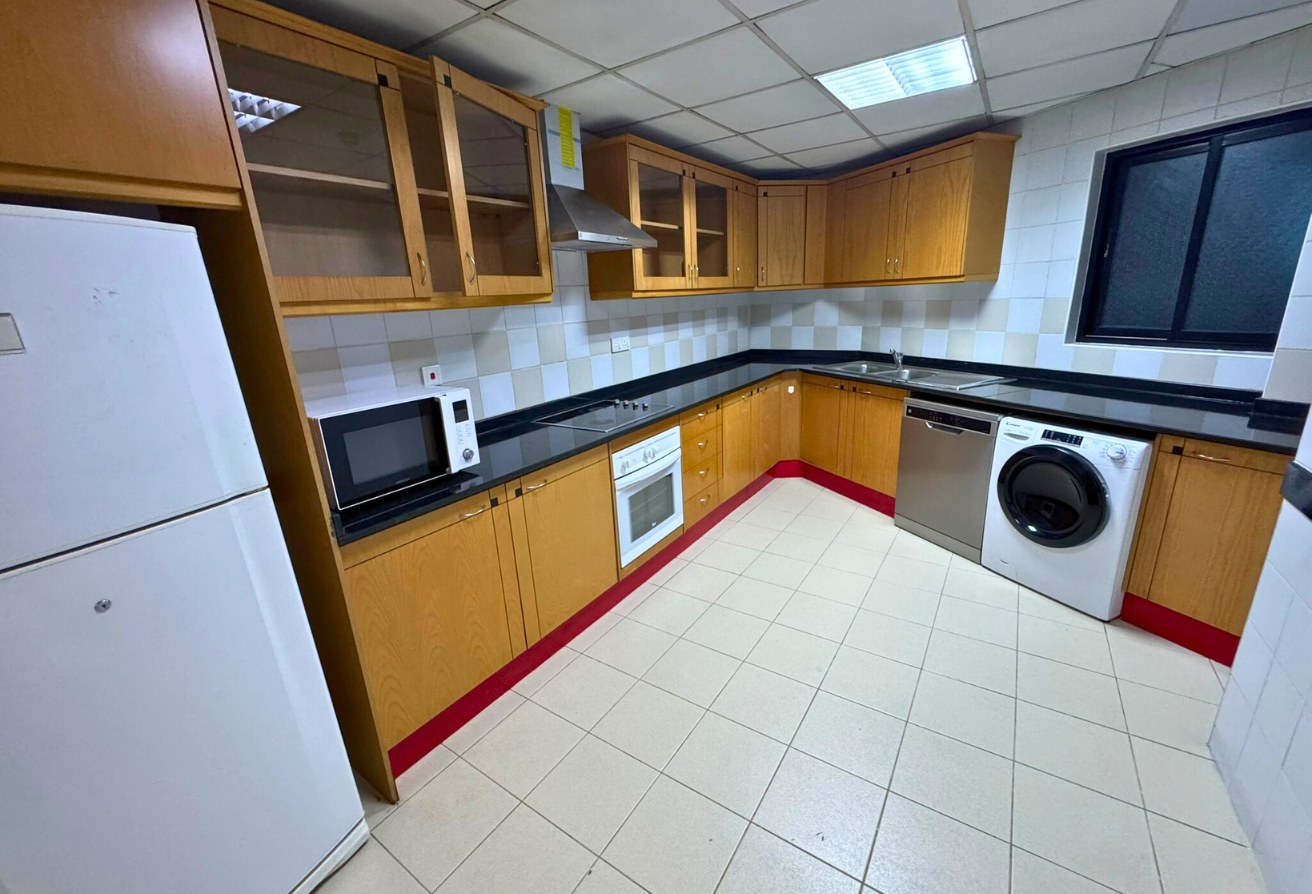 Adjacent highway-Family friendly-Balcony-inclusive – Slide 11