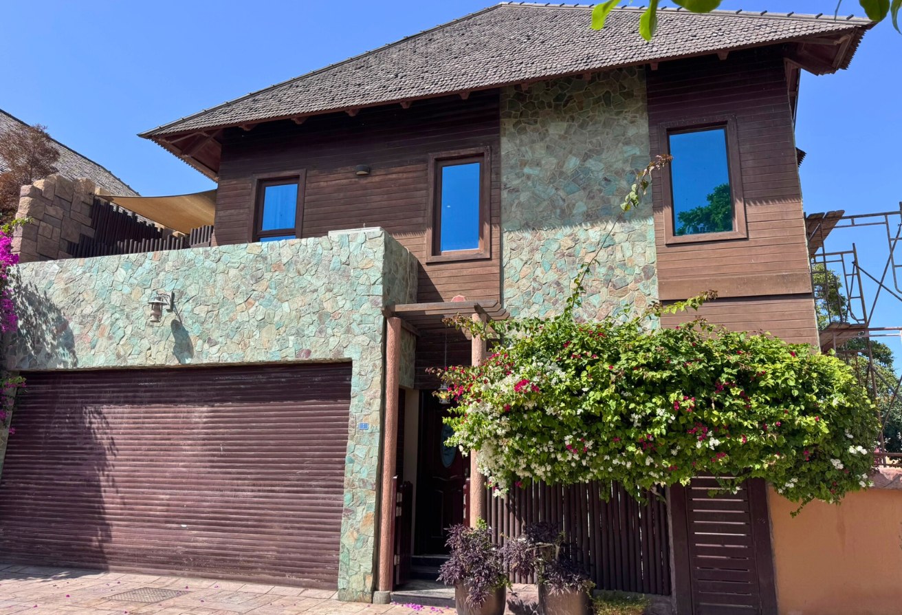 Water view-Tropical Style-Tennis- spacious -Modern – Slide 7