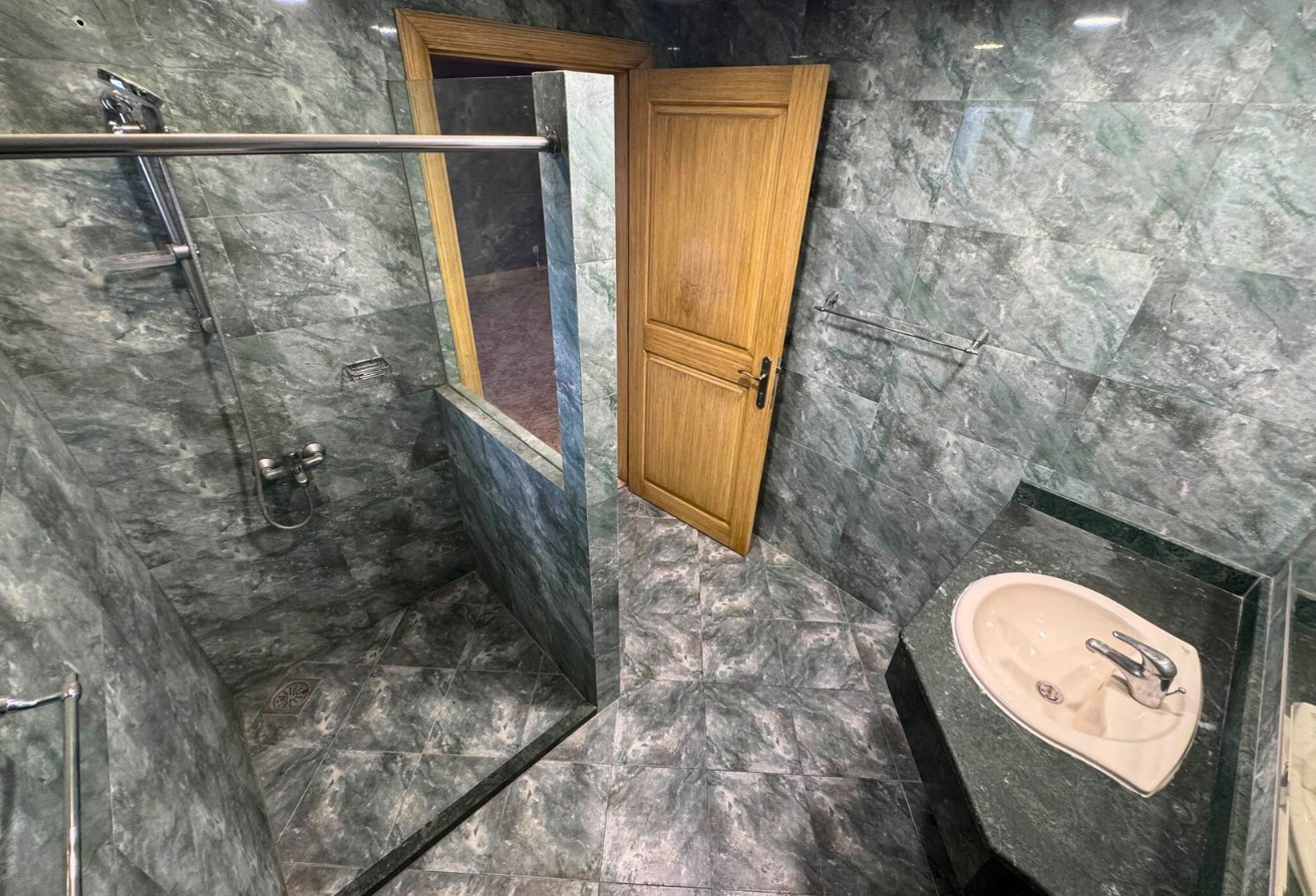 Huge private garden |Pocket friendly | Easy access – Slide 15