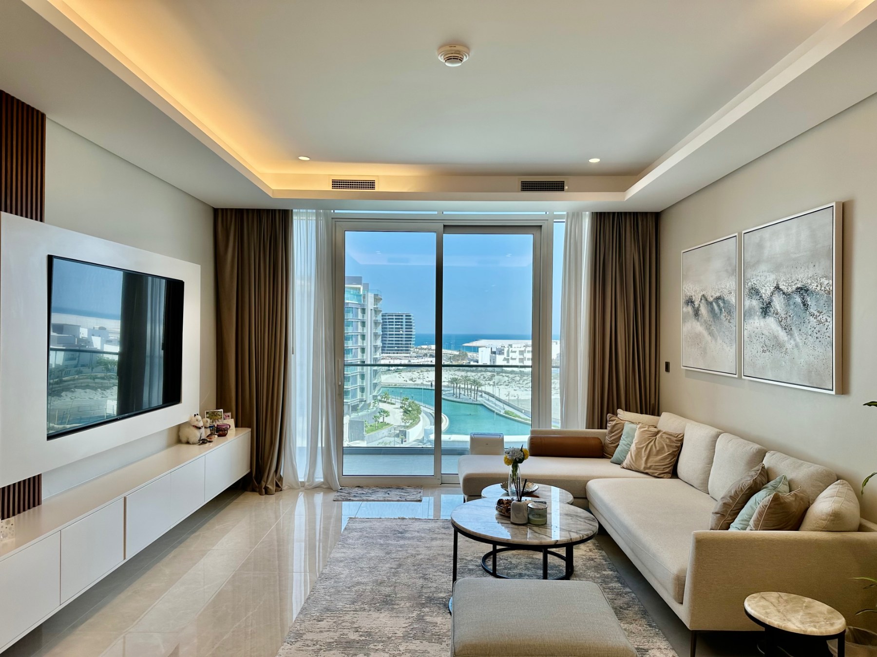 SEA VIEW / LUXURY / TOP AMENITIES – Slide 3