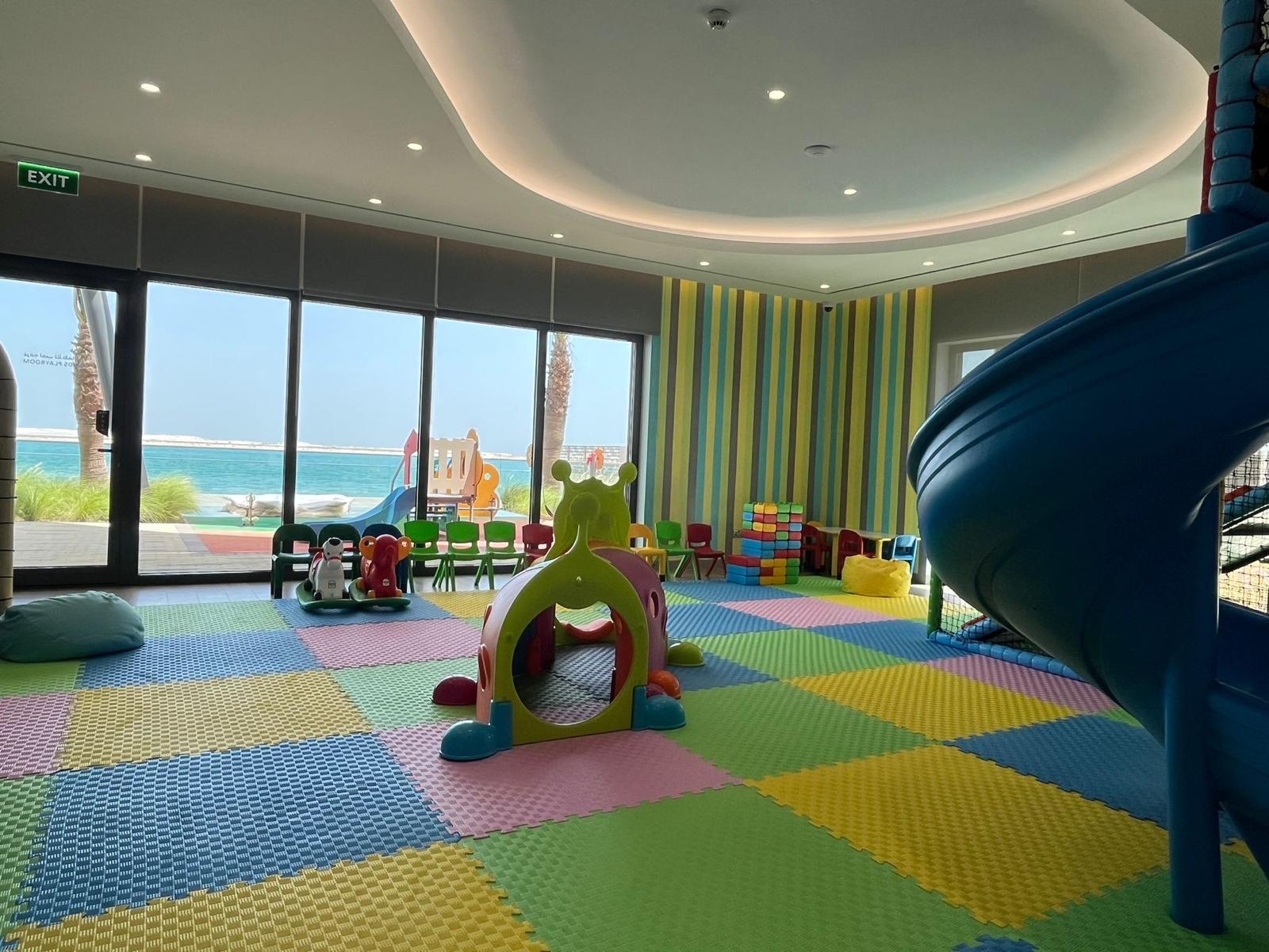 Luxury Waterfront Villa  – Slide 6