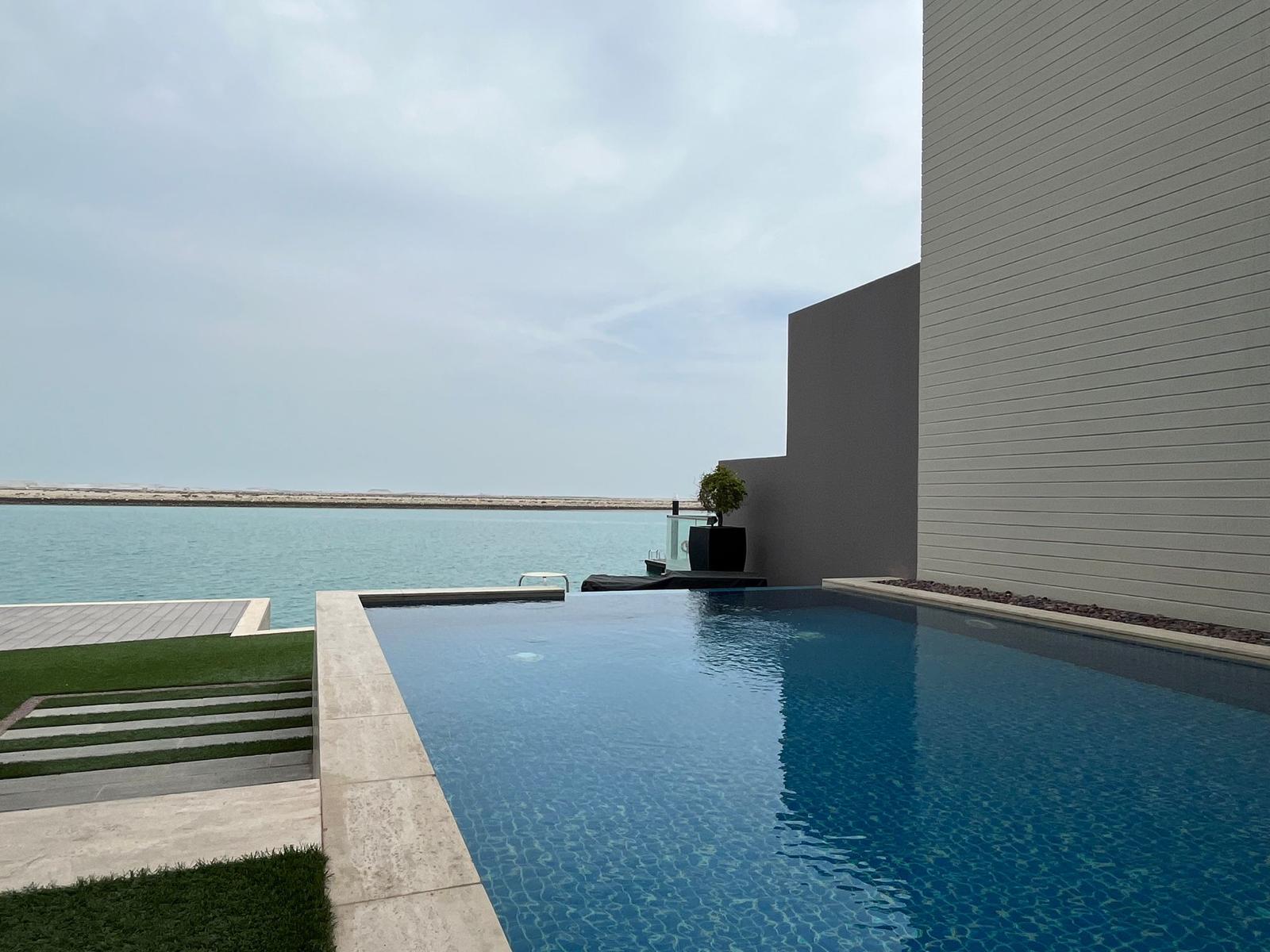Luxury Waterfront Villa  – Slide 1