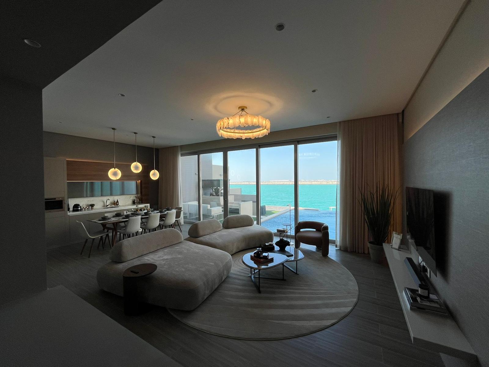 Luxury Waterfront Villa  – Slide 2