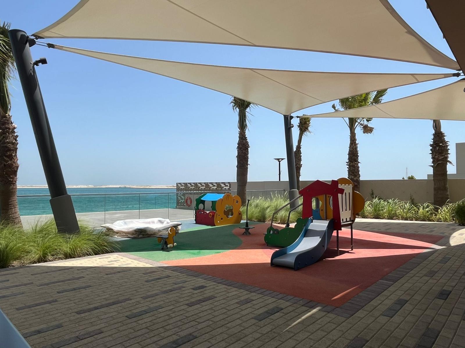 Luxury Waterfront Villa  – Slide 9