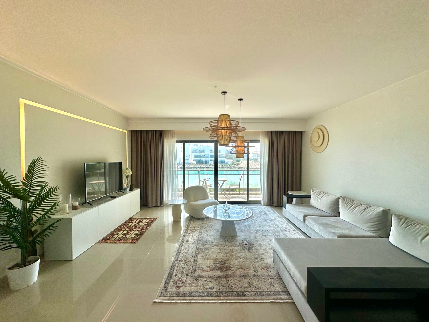 Sea View / Beach Access / Gated Community – Slide 4