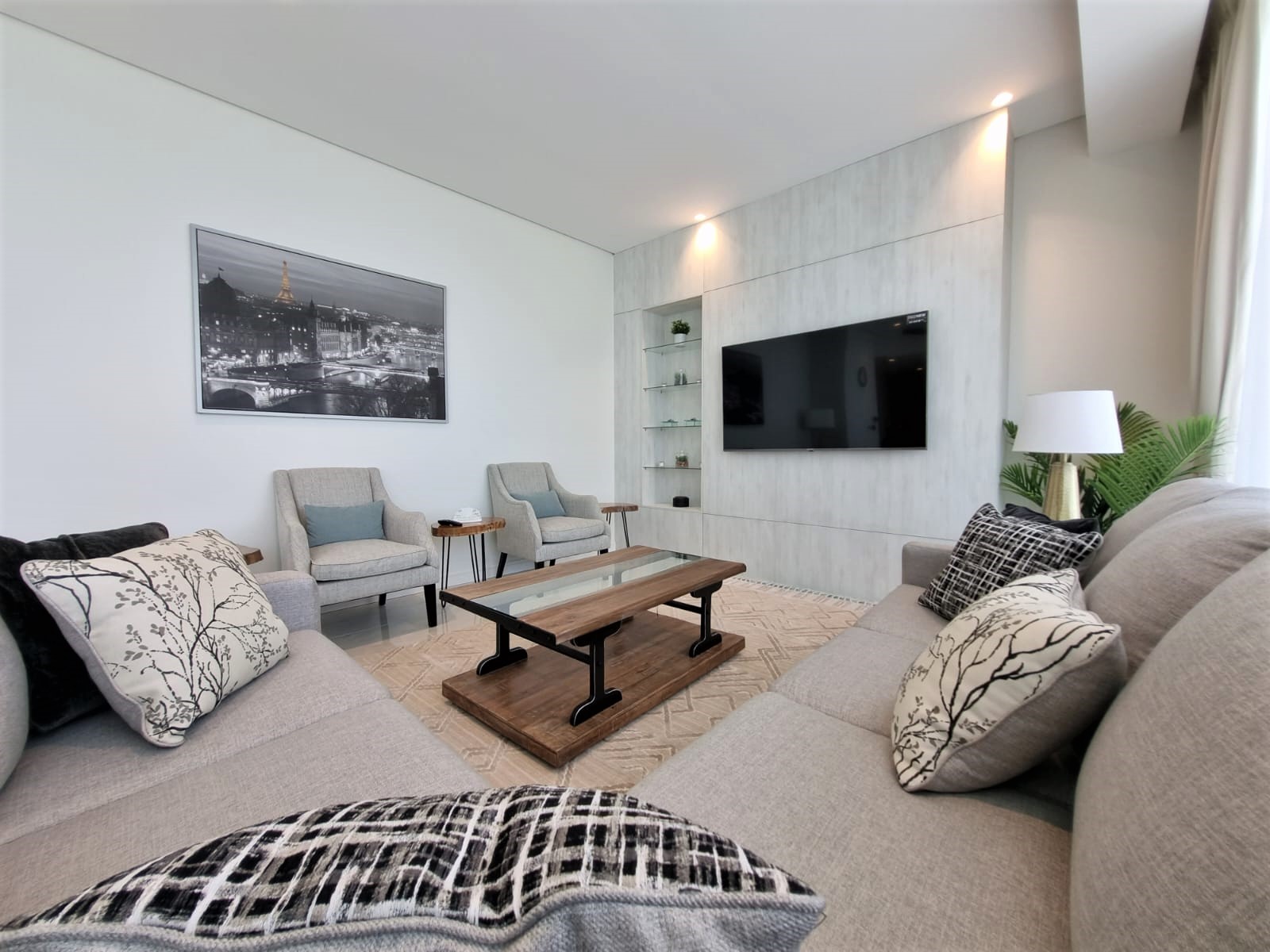 Sea View / Brand New / Maid Room – Slide 3