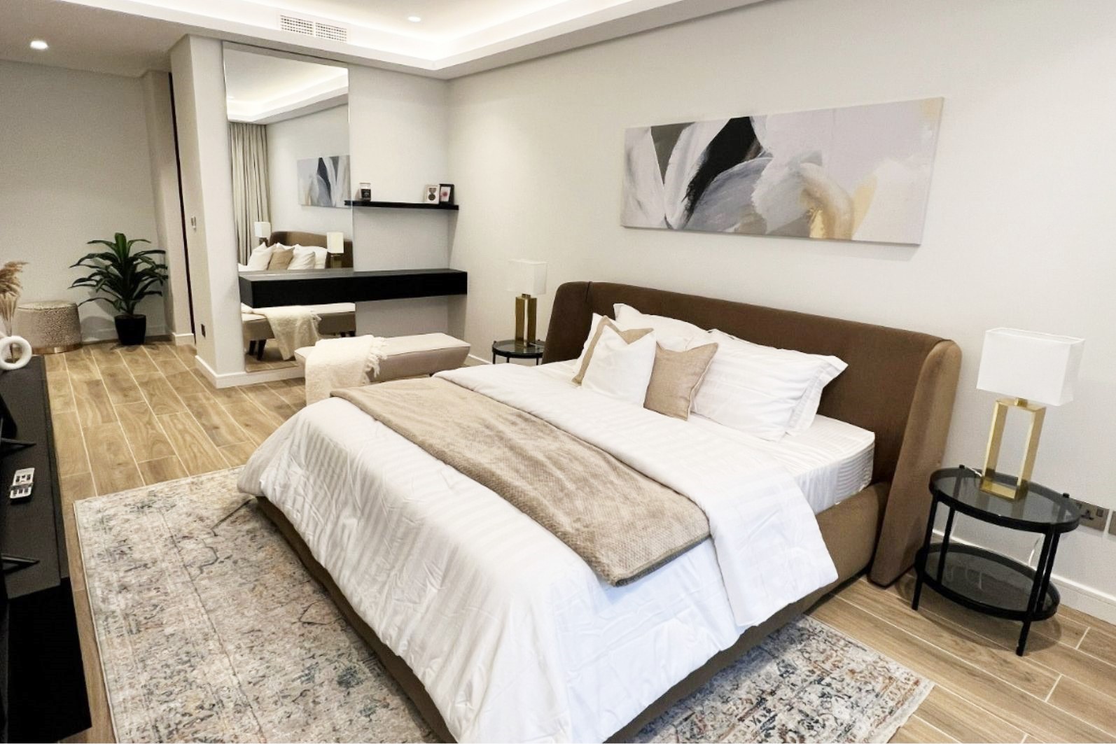 Spacious and Modern 2 Bedroom Apartment – Slide 10