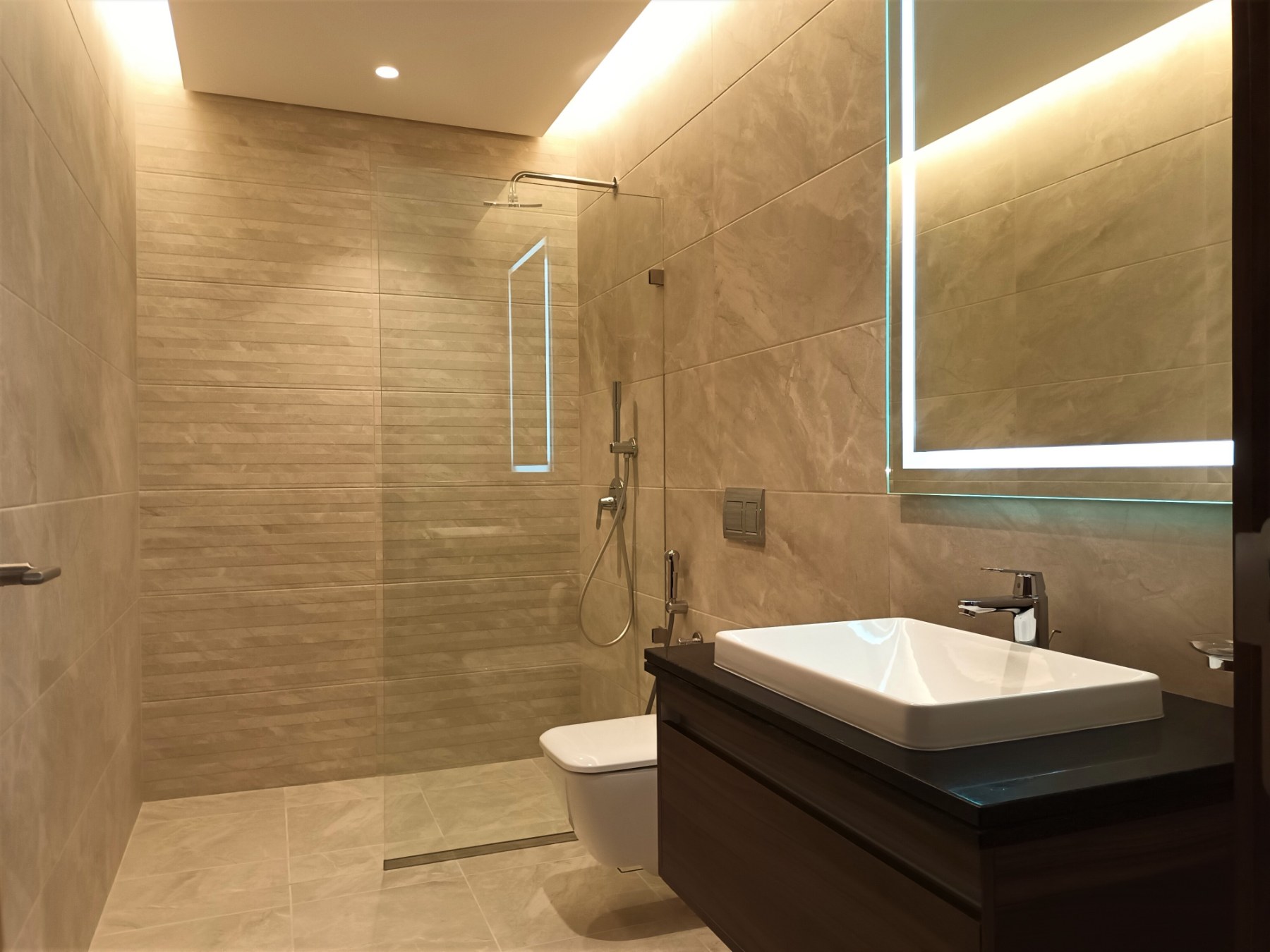 Spacious and Modern 2 Bedroom Apartment – Slide 12