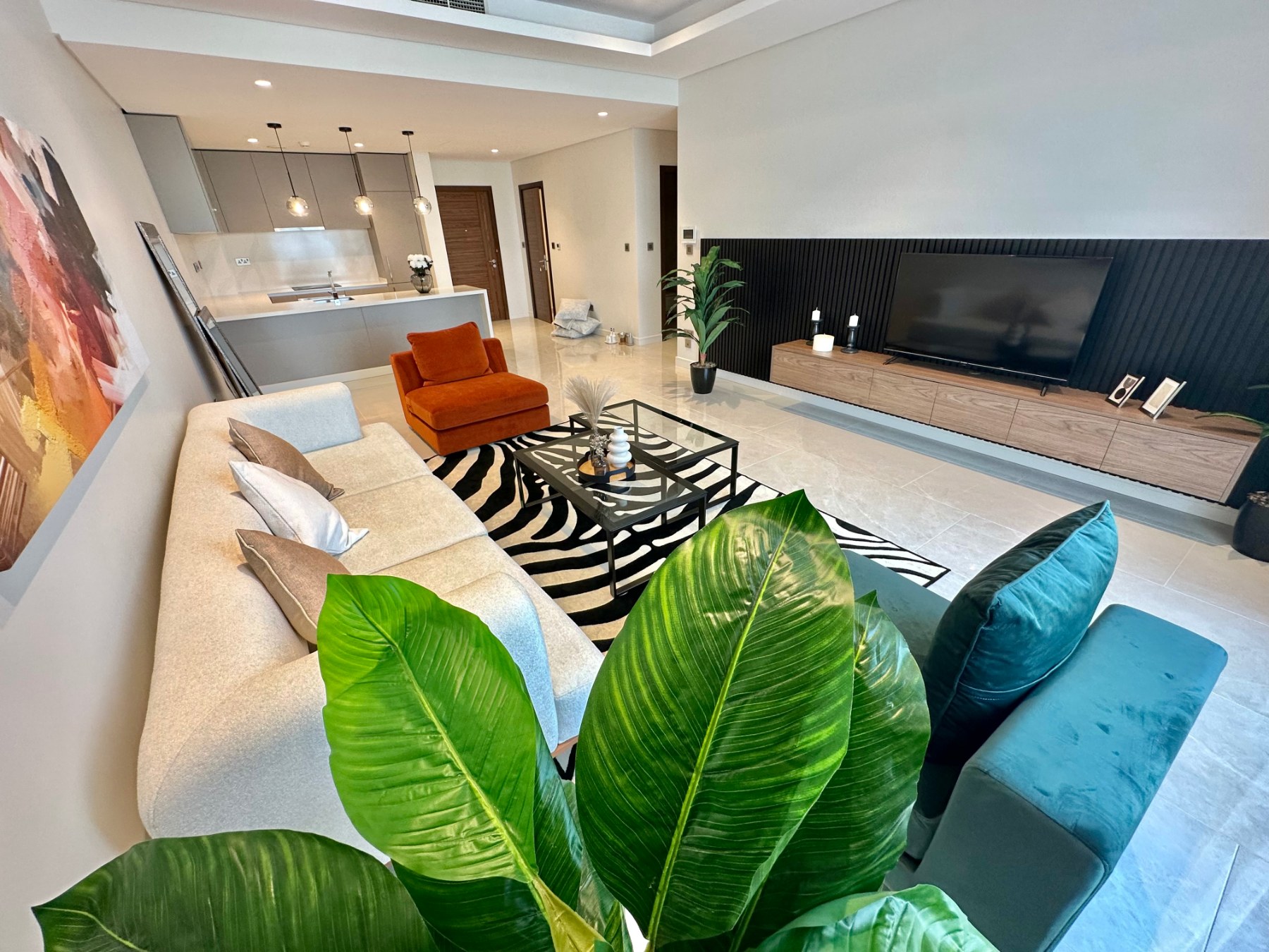 Spacious and Modern 2 Bedroom Apartment – Slide 3