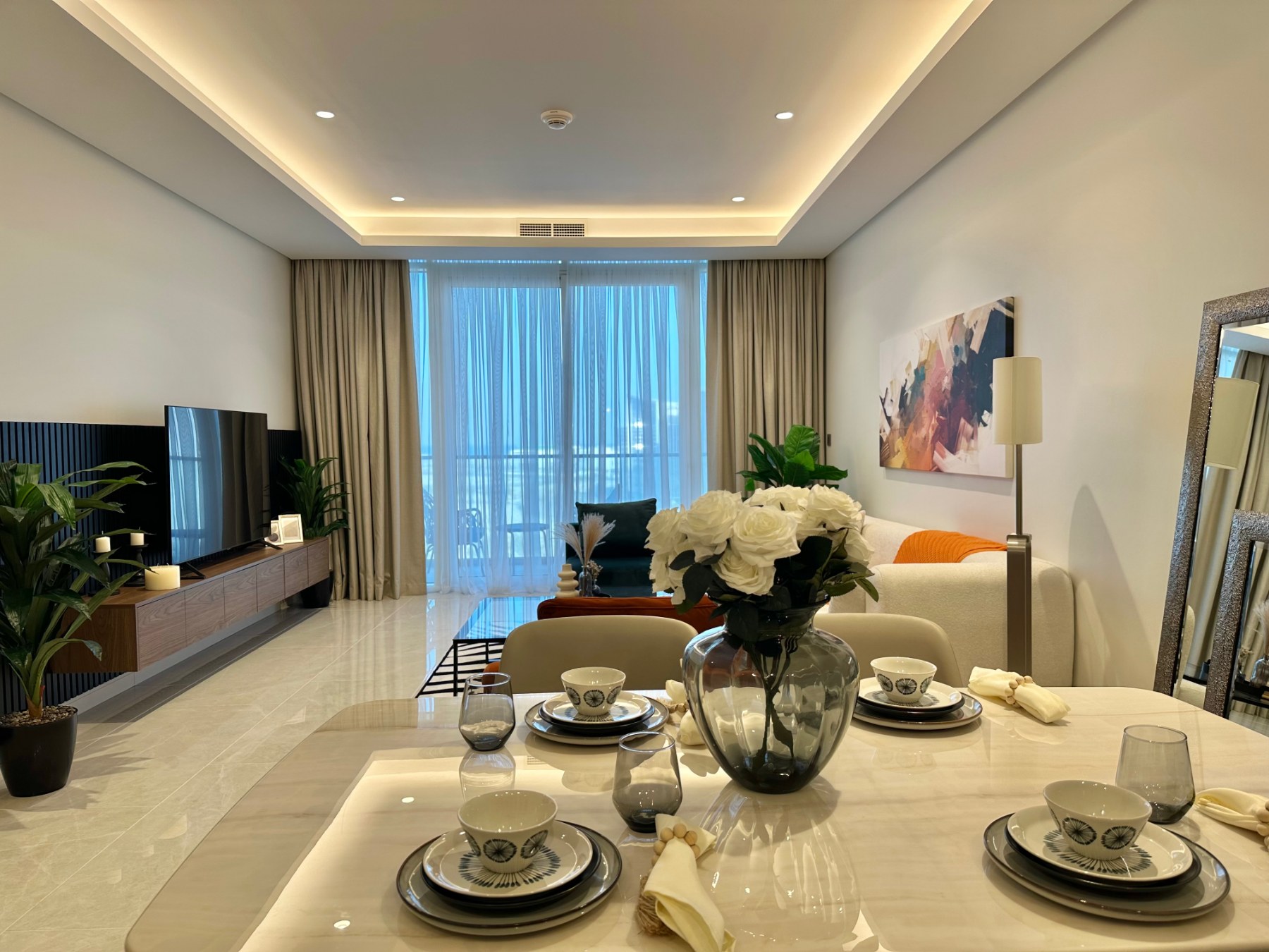 Spacious and Modern 2 Bedroom Apartment – Slide 5