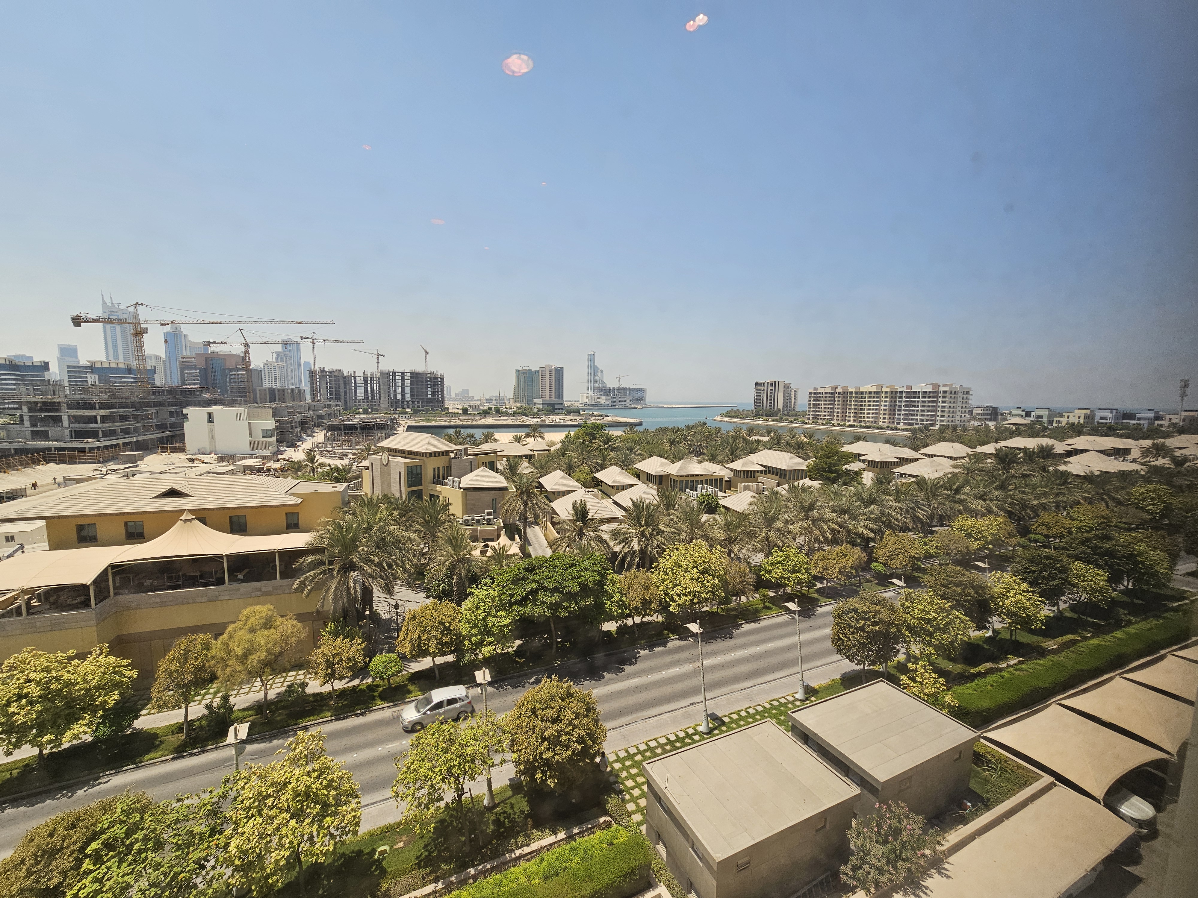 HIGH FLOOR * RESORT VIEW * GREAT PRICE – Slide 1