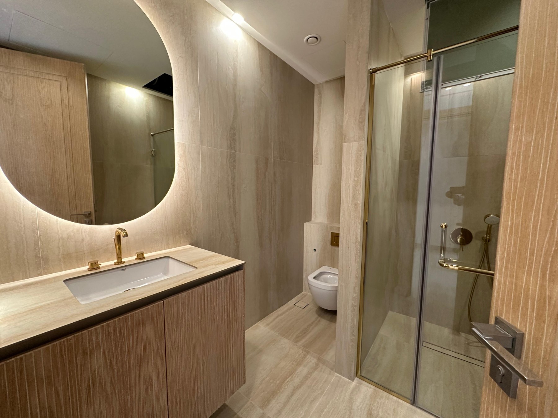 2BR Luxury Apartment with Private Pool and Garden – Slide 6