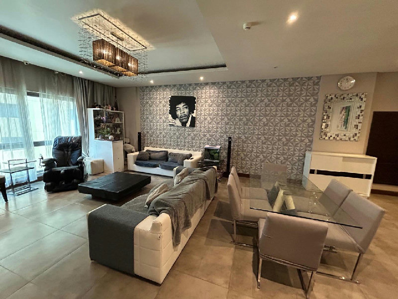 Spacious Luxury 2-Bedroom Residence with a Signature Gourmet Kitchen – Slide 11