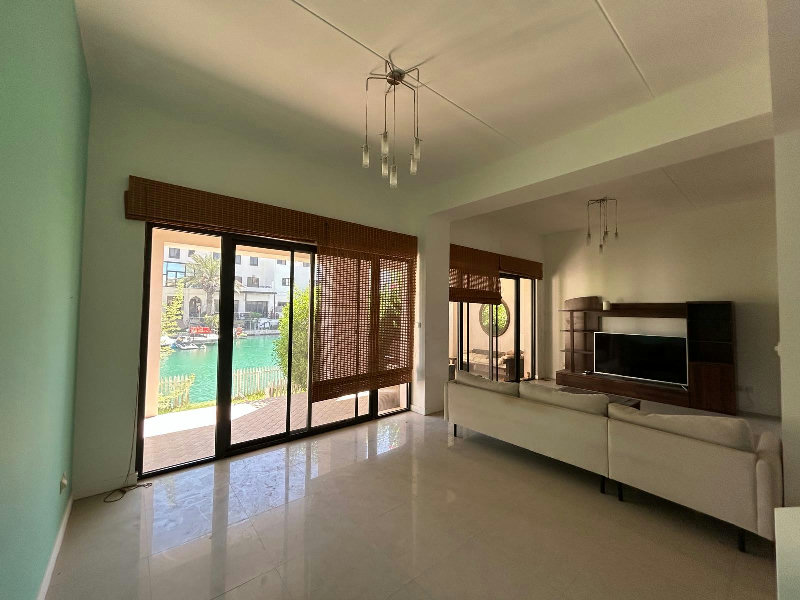 Princess massive house with garden and sea canal view hot deal! – Slide 3