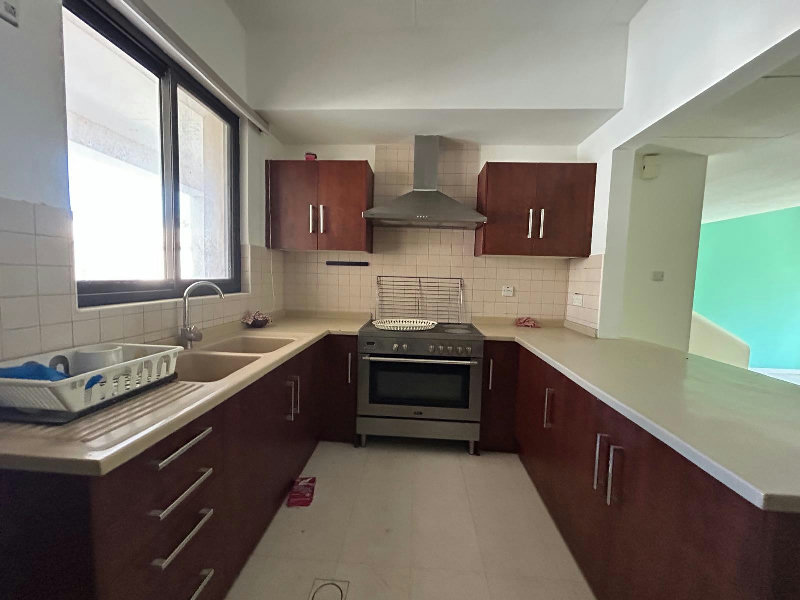 Princess massive house with garden and sea canal view hot deal! – Slide 7