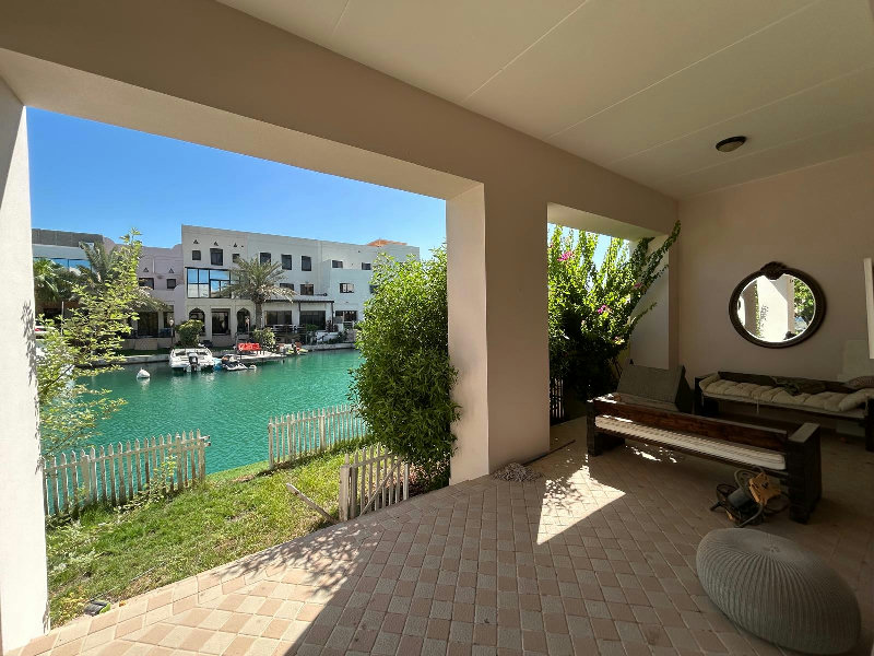 Princess massive house with garden and sea canal view hot deal! – Slide 22