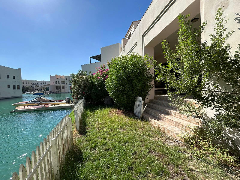 Princess massive house with garden and sea canal view hot deal! – Slide 24