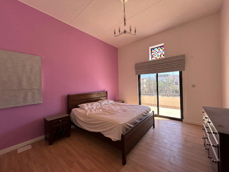 Princess massive house with garden and sea canal view hot deal! – Slide 26