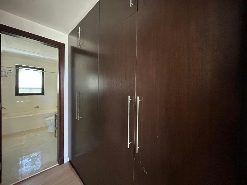 Princess massive house with garden and sea canal view hot deal! – Slide 25