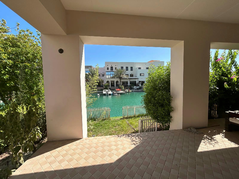 Princess massive house with garden and sea canal view hot deal! – Slide 28