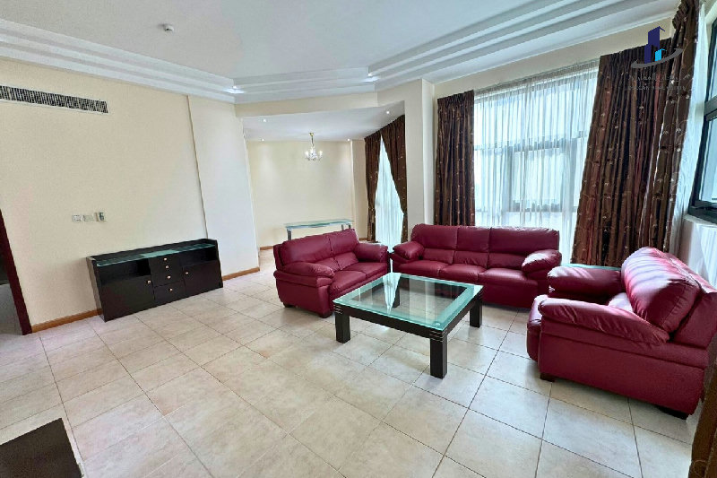 Adjacent highway-Family friendly-Balcony-inclusive – Slide 1