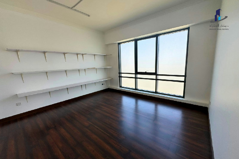 Penthouse type -Spacious- bright- Close to highway – Slide 3