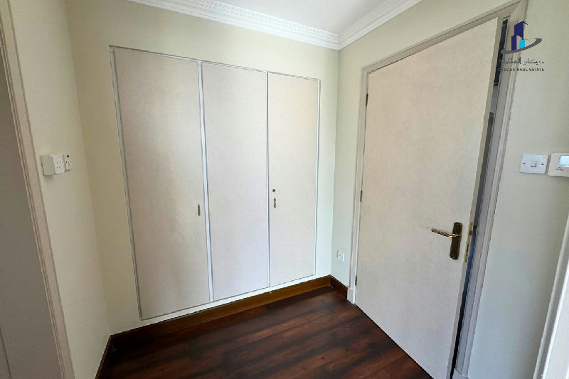 Penthouse type -Spacious- bright- Close to highway – Slide 4