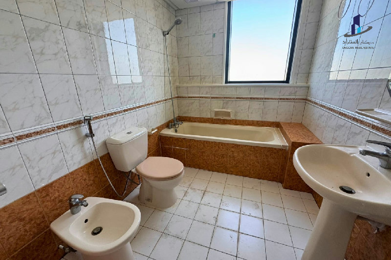 Penthouse type -Spacious- bright- Close to highway – Slide 7