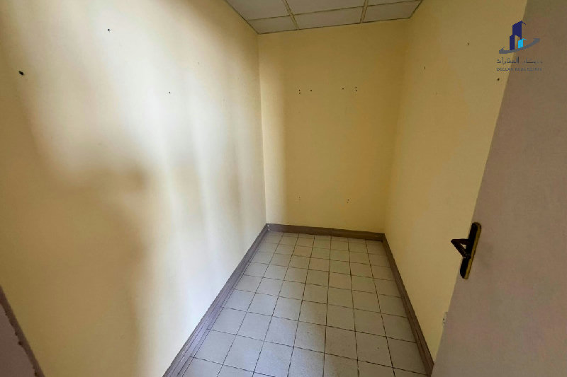 Penthouse type -Spacious- bright- Close to highway – Slide 21