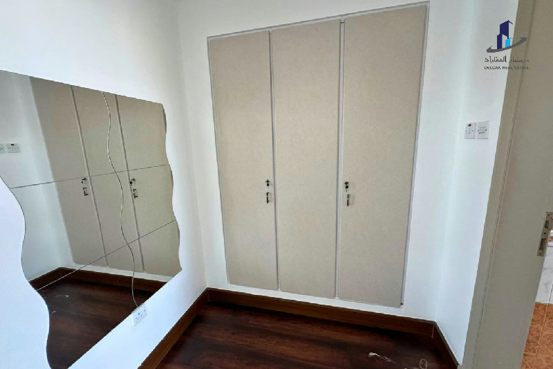 Penthouse type -Spacious- bright- Close to highway – Slide 16